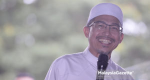 Nik Omar menjelaskan kepada umum mengenai kedudukannya dalam keluarga dan tidak ada masalah dengan bondanya.