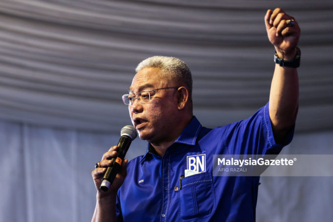 Tan Sri Noh Omar akan melepaskan jawatan sebagai Pengerusi Badan Perhubungan UMNO Selangor susulan gagal menawan negeri itu pada Pilihan Raya Umum ke-14 (PRU14) Mei lepas.