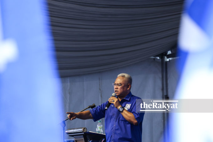 Menteri Kesejahteraan Bandar, Perumahan dan Kerajaan Tempatan, Tan Sri Noh Omar berucap pada Karnival Rakyat Sejahtera & Majlis Pelancaran Program Transformasi Sosial (PTS) di PPR Lembah Subang 1, Petaling Jaya, Selangor. foto AFIQ RAZALI, 06 MEI 2018.