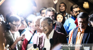 Calon Parlimen Langkawi P.04 merangkap Pengerusi Pakatan Harapan, Tun Mahathir Mohamad bersama kepimpinan tertinggi Pakatan Harapan pada sidang media tergempar Pakatan Harapan di Hotel Sheraton, Petaling Jaya, Selangor. foto AFIQ RAZALI, 09 MEI 2018.