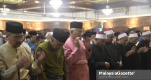 Presiden UMNO, Datuk Seri Najib Tun Razak diiringi Naib-naib Presiden UMNO, Datuk Seri Ahmad Zahid Hamidi, Datuk Seri Hishammuddin Tun Hussien serta ahli-ahli UMNO hadir menunaikan Solat Magrib, Solat Sunat Hajat, Bacaan Yassin dan Solat Isyak sempena Ulang Tahun ke 72 UMNO di Surau Ar-Rahman, Pusat Dagangan Dunia Putra (PWTC), Kuala Lumpur. foto NOOR ASREKUZAIREY SALIM, 11 MEI 2018