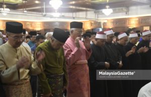 Presiden UMNO, Datuk Seri Najib Tun Razak diiringi Naib-naib Presiden UMNO, Datuk Seri Ahmad Zahid Hamidi, Datuk Seri Hishammuddin Tun Hussien serta ahli-ahli UMNO hadir menunaikan Solat Magrib, Solat Sunat Hajat, Bacaan Yassin dan Solat Isyak sempena Ulang Tahun ke 72 UMNO di Surau Ar-Rahman, Pusat Dagangan Dunia Putra (PWTC), Kuala Lumpur. foto NOOR ASREKUZAIREY SALIM, 11 MEI 2018