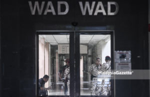 Sebahagian anggota polis penjara mengawal di pintu utama Unit Kemasukan Pesakit Wad-wad selepas Datuk Seri Anwar Ibrahim mendapat rawatan di Pusat Rehabilitasi Cheras, Kuala Lumpur. foto SYAFIQ AMBAK, 13 MEI 2018