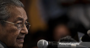 Perdana Menteri, Tun Dr. Mahathir Mohamad bercakap pada sidang media selepas mempengerusikan Mesyuarat Khas Bersama Ketua Setiausaha Negara, Tan Sri Dr Ali Hamsa dan Ketua - Ketua Setiausaha Kementerian dan menerima kunjungan hormat Sultan Brunei, Sultan Hassanal Bolkiah di Yayasan Kepimpinan Perdana, Putrajaya. foto HAZROL ZAINAL, 14 MEI 2018.