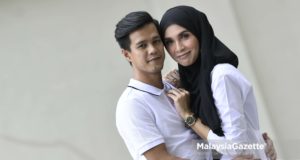 Izreen Azminda dan suaminya, Ude Wahid.