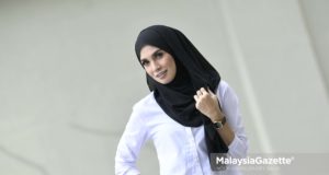 Fotografi bersama Duta Produk Magika, Izreen Azminda pada Majlis Pelancaran Produk Magika Arfgan Cleansing Flakes (MACF) di Ara Partners, Taman Melawati, Kuala Lumpur. foto NOOR ASREKUZAIREY SALIM, 15 MEI 2018