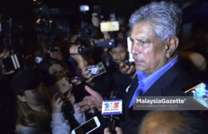 Hanya beg tangan, pakaian, hadiah diambil dari rumah Najib Peguambela kepada Datuk Seri Najib Tun Razak, Datuk Harpal Singh Grewal bercakap kepada media sebaik keluar dari kediaman mantan Perdana Menteri, Datuk Seri Najib Tun Razak selepas rumahnya digeledah oleh sepasukan polis berkaitan isu 1MDB di Jalan Langgak Duta, Kuala Lumpur. foto NOOR ASREKUZAIREY SALIM, 16 MEI 2018