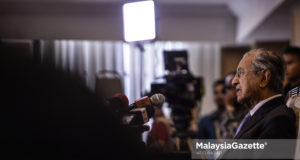 Perdana Menteri, Tun Dr. Mahathir Mohamad bercakap pada sidang media berkaitan perkembangan terkini di Yayasan Kepimpinan Perdana, Presint 8, Putrajaya. foto AFIQ RAZALI, 16 MEI 2018.