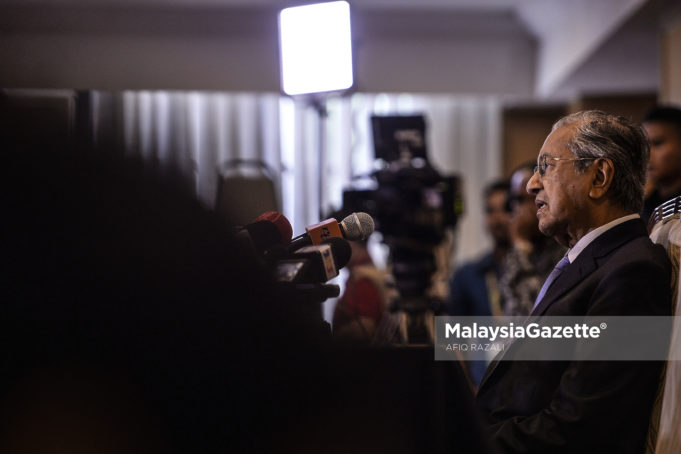 Perdana Menteri, Tun Dr. Mahathir Mohamad bercakap pada sidang media berkaitan perkembangan terkini di Yayasan Kepimpinan Perdana, Presint 8, Putrajaya. foto AFIQ RAZALI, 16 MEI 2018.