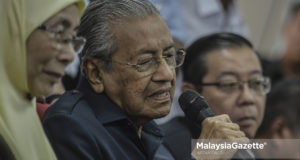 Perdana Menteri merangkap Pengerusi Pakatan Harapan, Tun Dr. Mahathir Mohamad bercakap pada sidang media mengenai majlis presiden Pakatan Harapan di Menara Yayasan Selangor, Petaling Jaya, Selangor. foto AFFAN FAUZI, 17 MEI 2018
