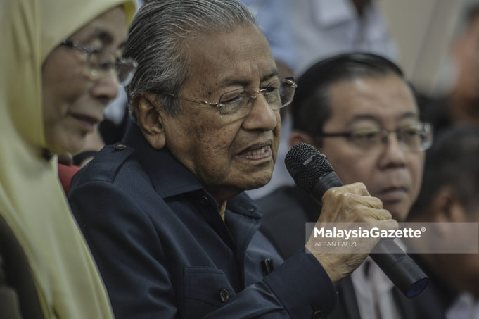 Perdana Menteri merangkap Pengerusi Pakatan Harapan, Tun Dr. Mahathir Mohamad bercakap pada sidang media mengenai majlis presiden Pakatan Harapan di Menara Yayasan Selangor, Petaling Jaya, Selangor. foto AFFAN FAUZI, 17 MEI 2018