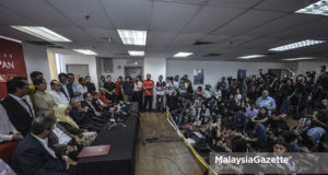 Perdana Menteri merangkap Pengerusi Pakatan Harapan, Tun Dr. Mahathir Mohamad bercakap pada sidang media mengenai majlis presiden Pakatan Harapan di Menara Yayasan Selangor, Petaling Jaya, Selangor. foto AFFAN FAUZI, 17 MEI 2018.