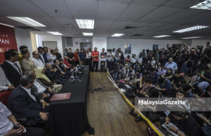 Perdana Menteri merangkap Pengerusi Pakatan Harapan, Tun Dr. Mahathir Mohamad bercakap pada sidang media mengenai majlis presiden Pakatan Harapan di Menara Yayasan Selangor, Petaling Jaya, Selangor. foto AFFAN FAUZI, 17 MEI 2018.