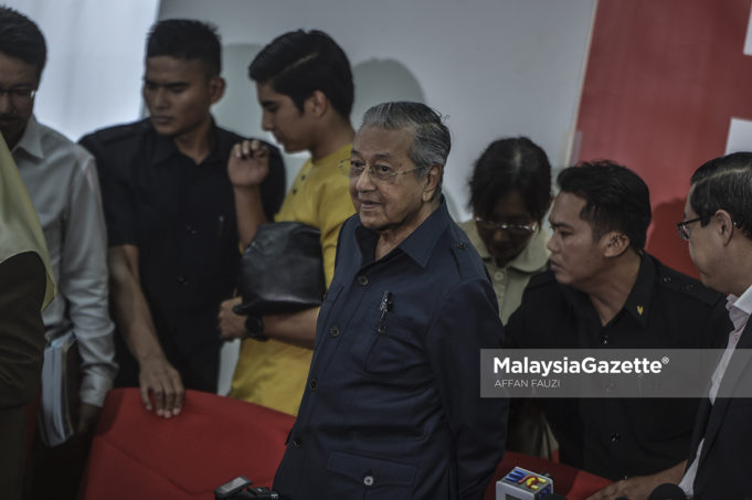 Perdana Menteri merangkap Pengerusi Pakatan Harapan, Tun Dr. Mahathir Mohamad pada sidang media mengenai majlis presiden Pakatan Harapan di Menara Yayasan Selangor, Petaling Jaya, Selangor. foto AFFAN FAUZI, 17 MEI 2018