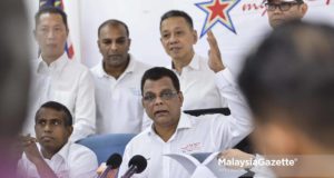 Presiden MyPPP, Tan Sri M. Kayveas bercakap pada sidang media khas berkenaan statusnya sebagai presiden MyPPP dan jalinan kerjasama dengan Barisan Nasional (BN) yang telah ditamatkan di Ibu Pejabat MyPPP, Kampung Attap, Kuala Lumpur. foto AFIQ RAZALI, 19 MEI 2018.