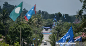 Perang bendera dari pelbagai parti sudah mula kelihatan ketika tinjauan lensa Malaysia Gazette di sekitar jalan Kampung Manjoi Ipoh, Perak.