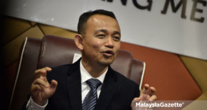Menteri bertanggungjawab Dr Maszlee Malik berkata cadangan itu perlu diteliti sedalamnya termasuk melihat daripada sudut keselamatan serta prasarana teknologi yang ada.