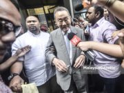 Nilai kekayaan taikun Malaysia jatuh – Forbes Ahli Majlis Penasihat Kerajaan, Tan Sri Robert Kuok diserbu pihak media selepas menghadiri mesyuarat dan meninggalkan Menara Ilham, Kuala Lumpur. foto AFIQ RAZALI, 22 MEI 2018.