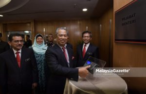 Muhyiddin Hari Pertama Mula Tugas Sebagai Menteri KDN