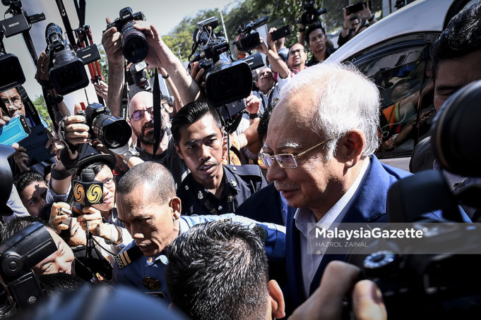Bekas Perdana Menteri, Datuk Seri Najib Tun Razak hadir di Ibu Pejabat Suruhanjaya Pencegahan Ra­suah Malaysia (SPRM) bagi memberi keterangan berhubung siasatan kes SRC International Sdn. Bhd di Putrajaya. foto HAZROL ZAINAL, 22 MEI 2018.