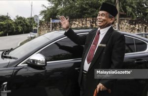 aja Bomoh, Ibrahim Mat Zin ketika hadir di kawasan kediaman bekas Perdana Menteri, Datuk Seri Najib Tun Razak di Jalan Langgak Duta, Taman Duta, Kuala Lumpur. foto AFIQ RAZALI, 24 MEI 2018.