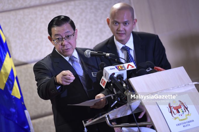 Menteri Kewangan, Yb Lim Guan Eng bercakap pada sidang media berkenaan isu terkini 1MDB dan kewangan negara di Kementerian Kewangan, Putrajaya. foto NOOR ASREKUZAIREY SALIM, 24 MEI 2018
