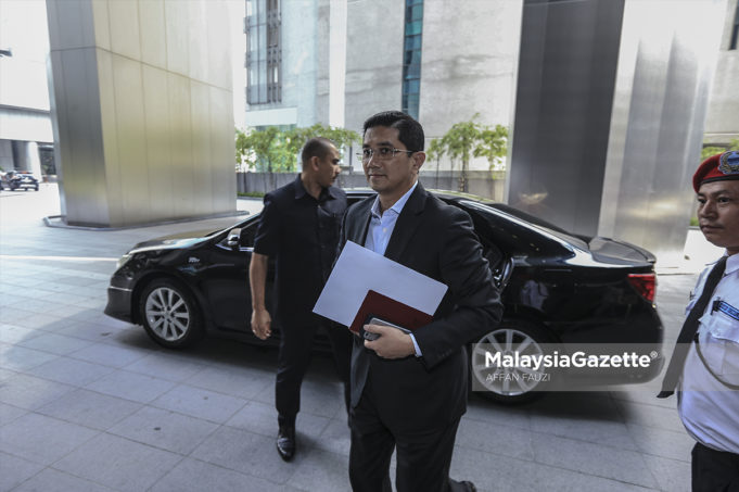 Menteri Hal Ehwal Ekonomi, Datuk Seri Mohamed Azmin Ali tiba di Menara Ilham, Kuala Lumpur. foto AFFAN FAUZI, 25 MEI 2018