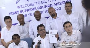 Presiden MyPPP, Tan Sri M. Kayveas bercakap pada sidang media khas berkenaan statusnya sebagai presiden MyPPP dan Parti MyPPP di Ibu Pejabat MyPPP, Kampung Attap, Kuala Lumpur. NOOR ASREKUZAIREY SALIM, 25 MEI 2018