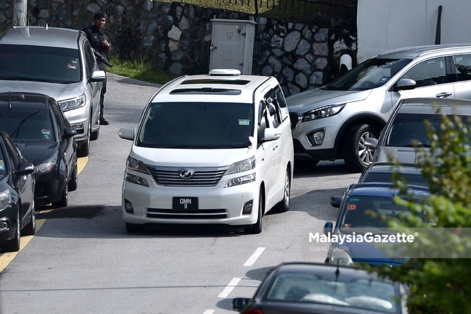 Sebuah kenderaan dipercayai membawa bekas Perdana Menteri, Datuk Seri Najib Tun Razak meninggalkan kediamannya pada jam 10.08 pagi di Jalan Langgak Duta, Kuala Lumpur. foto IQBAL BASRI, 25 MEI 2018