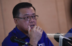 Calon Barisan Nasional untk kerusi Parlimen Kuantan, Datuk Andrew Wong bercakap pada sidang media Pelancaran Manifesto Barisan Nasional Parlimen Kuantan sempena kempena Pilihan Raya Umum Ke-14 (PRU14) di Mega View Hotel, Kuantan, Pahang. foto SYAFIQ AMBAK, 30 APRIL 2018.