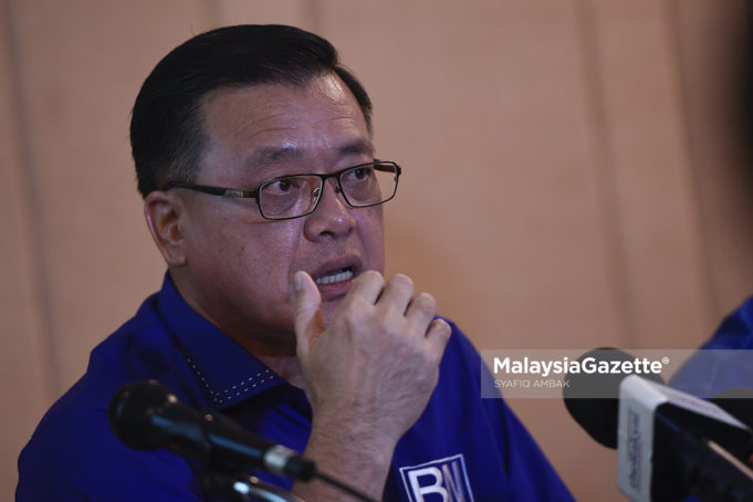 Calon Barisan Nasional untk kerusi Parlimen Kuantan, Datuk Andrew Wong bercakap pada sidang media Pelancaran Manifesto Barisan Nasional Parlimen Kuantan sempena kempena Pilihan Raya Umum Ke-14 (PRU14) di Mega View Hotel, Kuantan, Pahang. foto SYAFIQ AMBAK, 30 APRIL 2018.