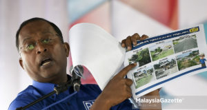Calon Barisan Nasional P.074 Lumut merangkap Menteri Besar Perak, Datuk Seri Zambry Abdul Khadir.