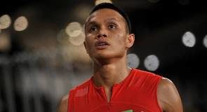 Jonathan Nyepa menewaskan raja pecut Asia Tenggara, Khairul Hafiz Jantan yang sekadar membawa pulang gangsa selepas mencatat 21.27 saat pada Terbuka Olahraga Malaysia di Stadium Nasional Bukit Jalil, semalam.