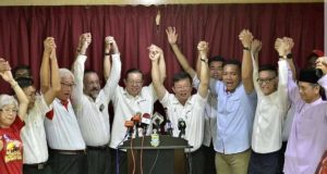 BARISAN Ahli Dewan Undangan Negeri (ADUN) Pakatan Harapan Pulau Pinang dalam majlis pengumuman Pengerusi DAP negeri, Chow Kon Yeow sebagai Ketua Menteri baharu di Kompleks Tun Abdul Razak (Komtar), Georgetown hari ini.