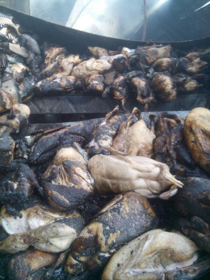 Sebuah kilang memproses ayam di Taman Perindustrian Utama di Pontian hangus terbakar dalam kebakaran pada 5.35 pagi ini.