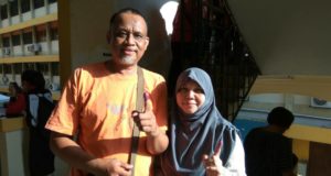 "Dakwaan dakwat hitam ini cair dan akan mengotorkan kertas undi tidak benar sebab dakwat ini cepat kering. Alasan itu saya tidak boleh terima sebab apa yang saya hadapi sendiri dakwat ini cepat kering, mudah dan tidak ada masalah pada saya," kata Jazlan Idris.