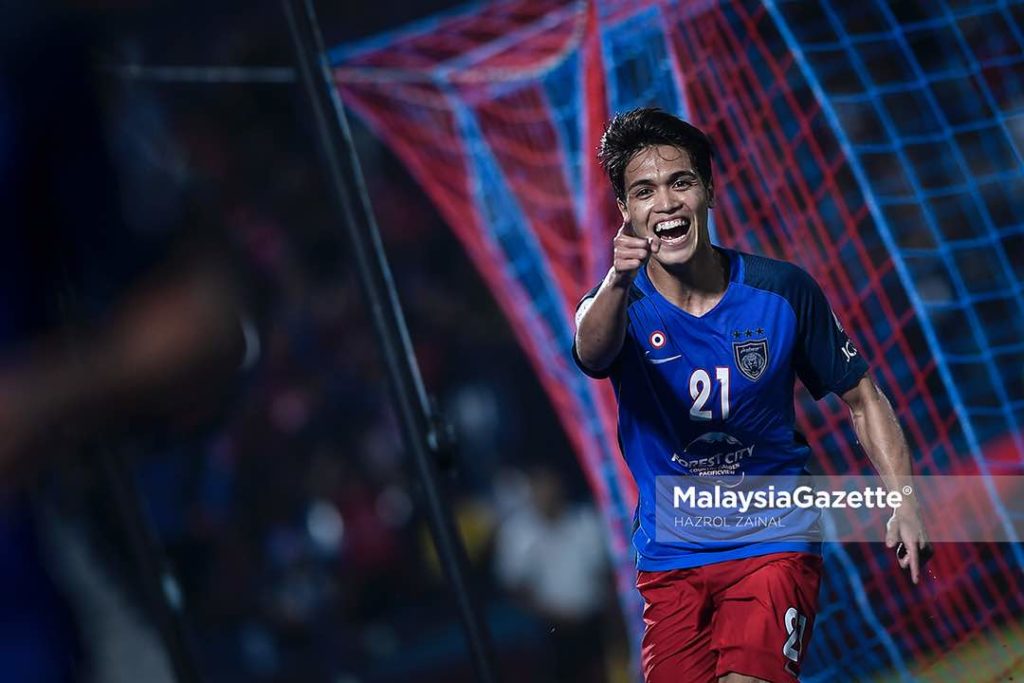Pemain pasukan Johor DT, Muhammad Nazmi Faiz Mansor meraikan jaringan selepas berjaya menyumbat gol kedua ketika menentang pasukan Selangor pada perlawanan Liga Super Malaysia 2018 di Stadium Tan Sri Hassan Yunos, Larkin, Johor. foto HAZROL ZAINAL, 02 MEI 2018.