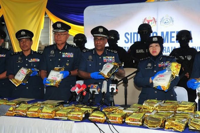 Ketua Pengarah Jabatan Kastam Diraja Malaysia, Datuk Seri Subromaniam Tholasy berkata rampasan itu melibatkan dua jenis dadah iaitu methamphetamine seberat 1,187 kg berjumlah RM71 juta dan 750 gram heroin bernilai RM120,000.