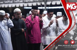 TERKINI : Najib dan Rosmah Solat Terawih Bersama Penyokong di Pekan