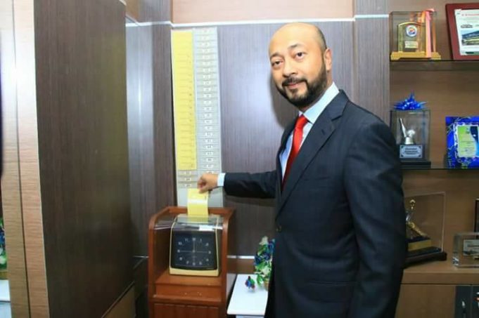 Mukhriz Mula Tugas Menteri Besar Hari Ini