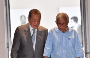 Tokoh perniagaan Malaysia, Robert Kuok, menghadiri mesyuarat  pertama Majlis  Penasihat Kerajaan (CEP) hari ini, susulan pelantikan beliau sebagai ahli majlis oleh Perdana Menteri Tun Dr Mahathir Mohamad pada 12 Mei.