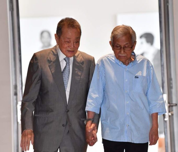 Tokoh perniagaan Malaysia, Robert Kuok, menghadiri mesyuarat  pertama Majlis  Penasihat Kerajaan (CEP) hari ini, susulan pelantikan beliau sebagai ahli majlis oleh Perdana Menteri Tun Dr Mahathir Mohamad pada 12 Mei.
