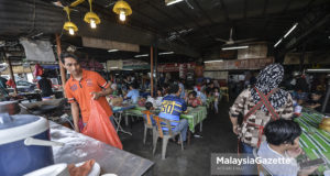 Presiden Gabungan Persatuan Penjaja dan Peniaga Kecil, Datuk Yow Boon Choon berkata, bukan semua bahan mentah yang digunakan penjaja makanan dikenakan GST sebelum ini. - Foto hiasan