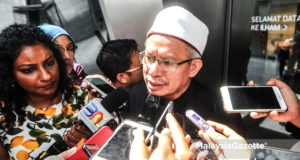 Mufti Wilayah Persekutuan, Datuk Zulkifli Mohamad Al-Bakri selepas mesyuarat Majlis Penasihat Kerajaan di Menara Ilham, Jalan Binjai, Kuala Lumpur. foto AFIQ RAZALI, 07 JUN 2018.