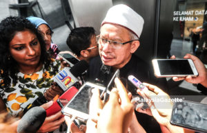 Mufti Wilayah Persekutuan, Datuk Zulkifli Mohamad Al-Bakri selepas mesyuarat Majlis Penasihat Kerajaan di Menara Ilham, Jalan Binjai, Kuala Lumpur. foto AFIQ RAZALI, 07 JUN 2018.