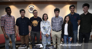 Ahli Parlimen Petaling Jaya, Maria Chin Abdullah (tengah) bergambar kenangan bersama ahli panel yang hadir pada Forum Majlis Peguam Malaysia mengenai kepentingan pembangkang yang kuat untuk demokrasi kukuh di Wisma Badan Peguam Malaysia, Kuala Lumpur. foto HAZROL ZAINAL, 09 JUN 2018.