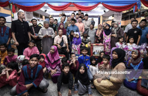 Asnaf Terima Bantuan Raya