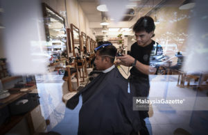 Kedai gunting, dobi, cermin mata, barangan elektrik antara dibenar operasi