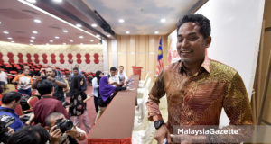 Ketua Pergerakan Pemuda UMNO merangkap Calon Presiden UMNO, Khairy Jamaluddin selepas selesai sesi sidang akhbar khas di Menara Dato' Onn, Pusat Dagangan Dunia Putra (PWTC), Kuala Lumpur. foto FAREEZ FADZIL, 20 JUN 2018.