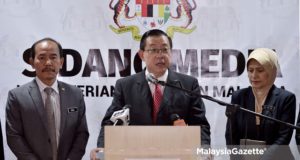 Menteri Kewangan, Yb Lim Guan Eng bercakap pada sidang media mengenai Projek Pembangunan Tun Razak Exchange (TRX) di Kementerian Kewangan Malaysia, Putrajaya. foto IQBAL BASRI, 21 JUN 2018